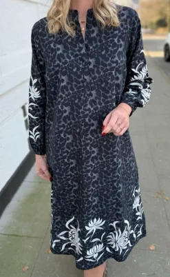 Say INA Copenhagen Kjole - Tilde Long - Grey Leopard