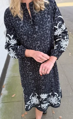 Say INA Copenhagen Kjole - Tilde Long - Grey Leopard