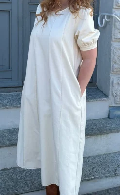 Say INA Copenhagen Kjole - Daniella Denim - Creme W. Brown Stitches