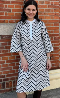 Say INA Copenhagen Kjole - Zara Zig Zag - White W. Black