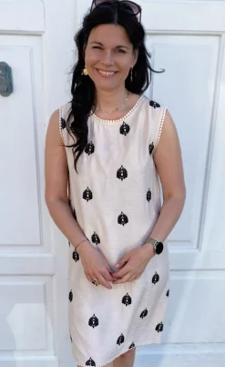 Say INA Copenhagen Kjole - Zola - Beige W. Black Embroidery