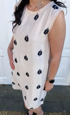 Say INA Copenhagen Kjole - Zola - Beige W. Black Embroidery