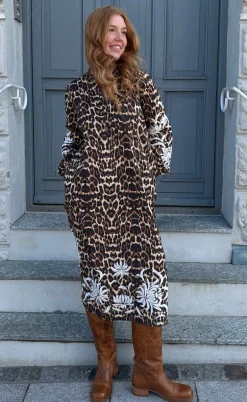 Say INA Copenhagen Kjole - Tilde Long - Leopard W. Embroidery