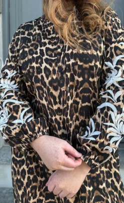 Say INA Copenhagen Kjole - Tilde Long - Leopard W. Embroidery