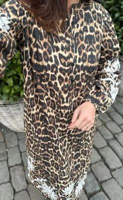 Say INA Copenhagen Kjole - Tilde Long - Leopard W. Embroidery