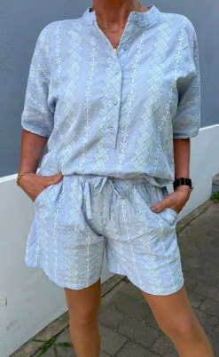 Say INA Copenhagen Skjorte - Erica - Blue/White Embroidery