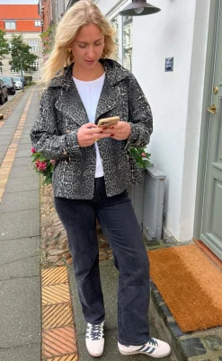 Say INA Copenhagen Trenchcoat / Jakke - Sally - Grey Leopard