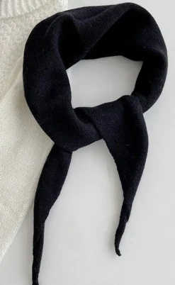 Say INA Copenhagen Tørklæde - Sophie Triangle - Black