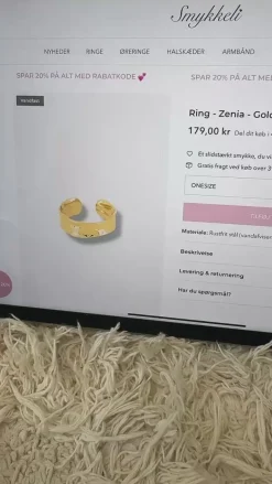 Smykkeli Copenhagen Øreringe - Christina Bow - Gold Colour