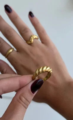 Smykkeli Copenhagen Ring - Twisted Crossaint Large - Golden Colour