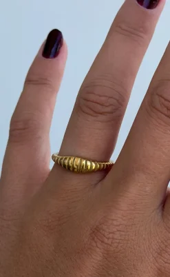 Smykkeli Copenhagen Ring - Twisted Crossaint Small - Golden Colour