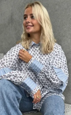 Stories From The Atelier Skjorte - The Camolille - Blue