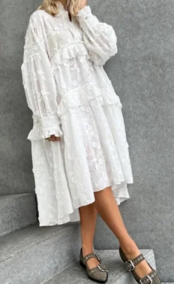 Stories From The Atelier Kjole - Your Heart - White