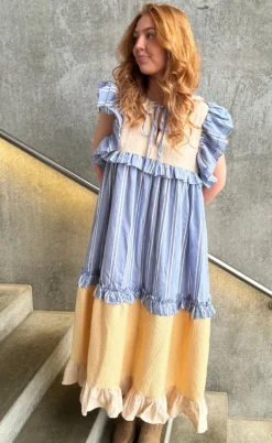 Stories From The Atelier Kjole - Heart Dance - Beige/Light Blue