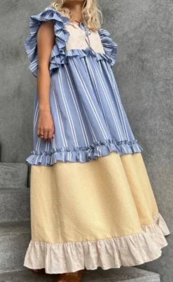 Stories From The Atelier Kjole - Heart Dance - Beige/Light Blue