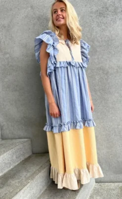 Stories From The Atelier Kjole - Heart Dance - Beige/Light Blue