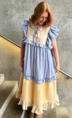 Stories From The Atelier Kjole - Heart Dance - Beige/Light Blue