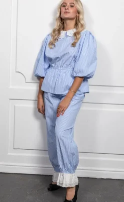 Stories From The Atelier Bukser - Beach Lovers - Light Blue